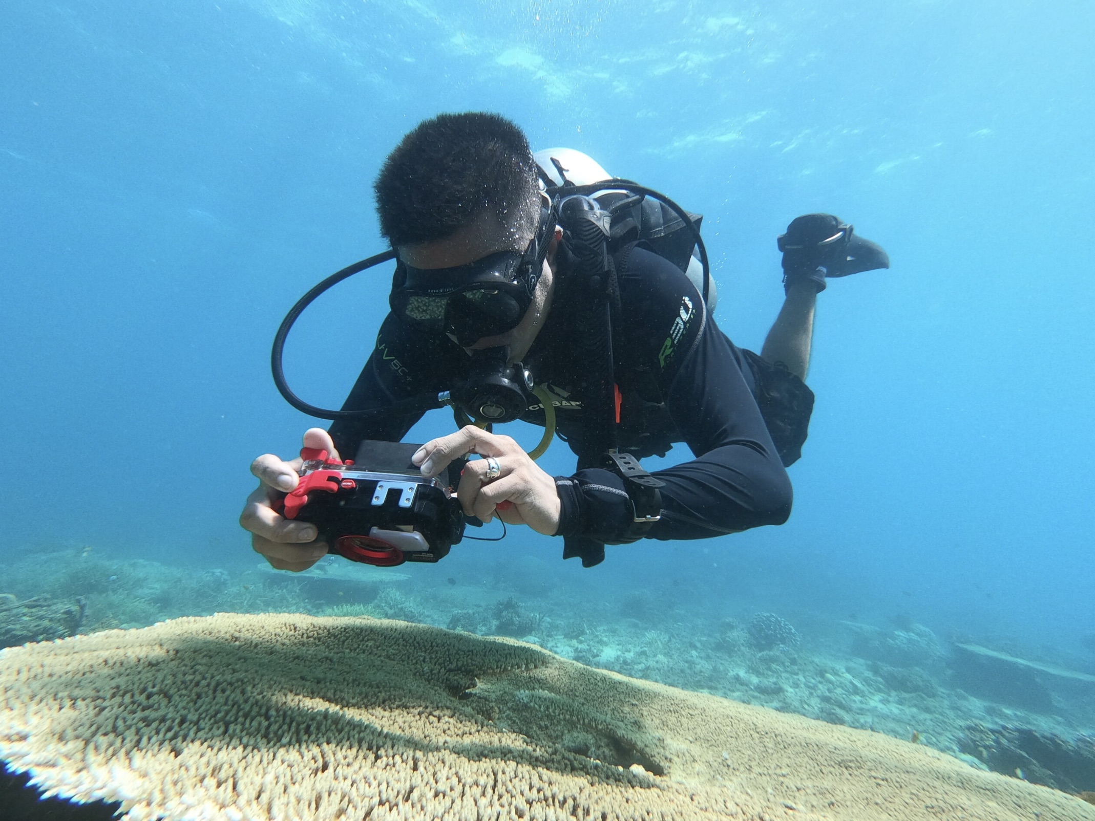 Of all the things you could take a picture of, he went with sand. 